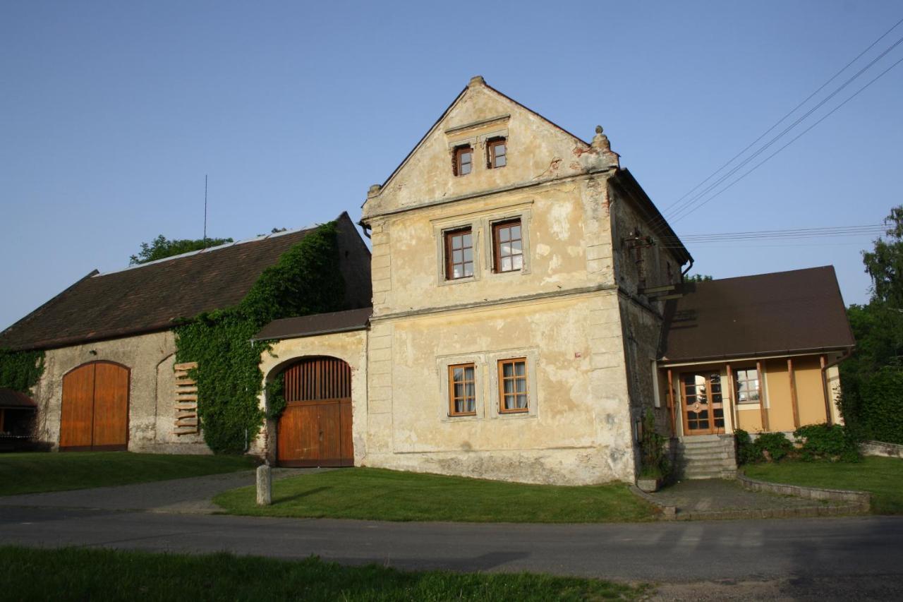 Apartman Na Statku Miskovice  Exterior foto